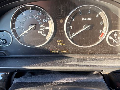 Used 2011 BMW 550i xDrive Sedan image 15