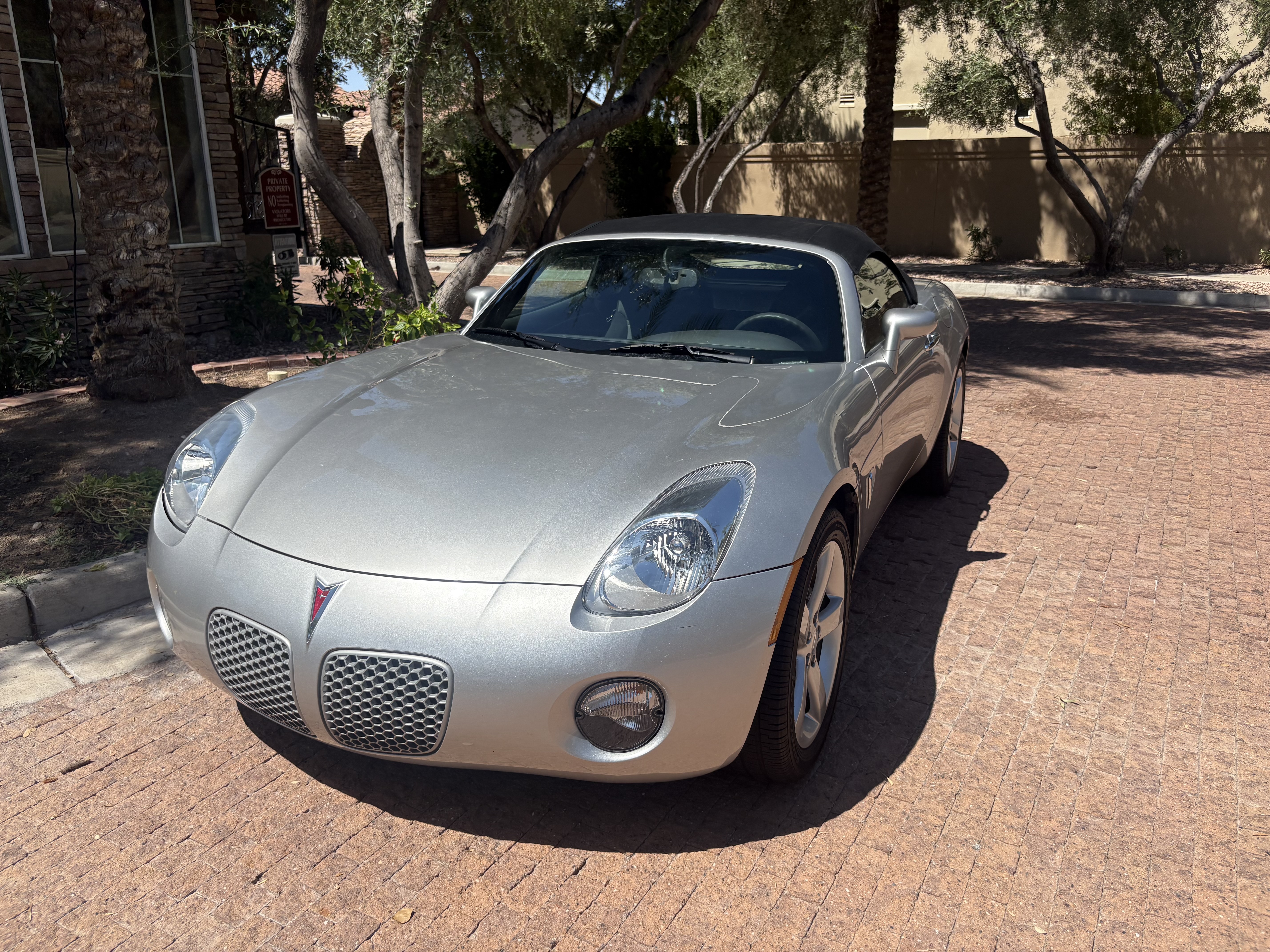 Used 2008 Pontiac Solstice Convertible w/ Preferred Package RWD image 4