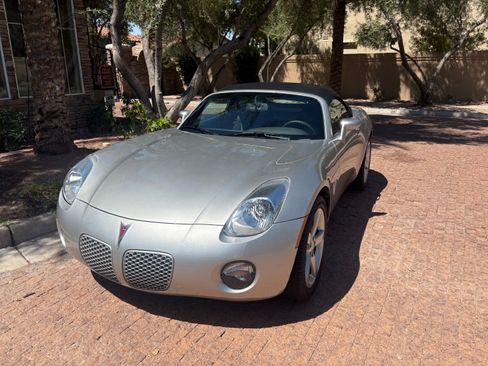 Used 2008 Pontiac Solstice Convertible w/ Preferred Package RWD image 4