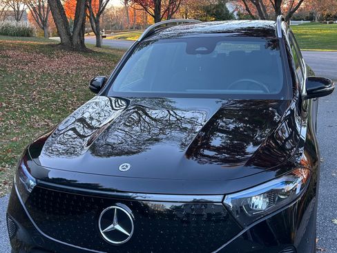 Used 2024 Mercedes-Benz EQB 300 4MATIC image 2