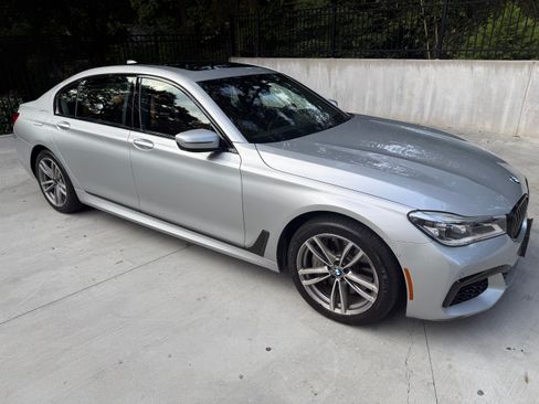 Used 2017 BMW 750i xDrive image 4