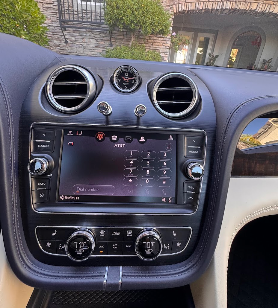 Used 2019 Bentley Bentayga AWD/4WD image 2