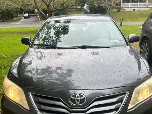 Used 2010 Toyota Camry LE FWD image 1