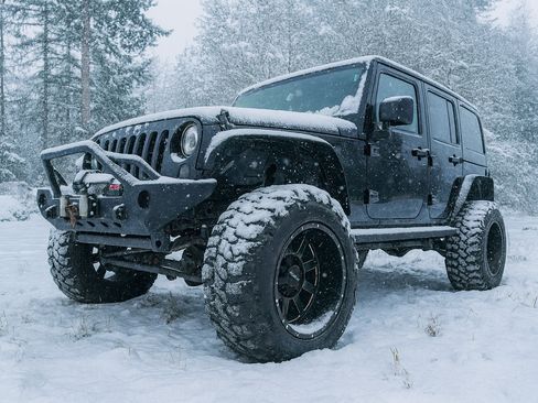 Used 2010 Jeep Wrangler Unlimited Sport image 2