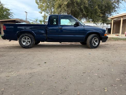 Used 2003 Chevrolet S10 Pickup LS image 4