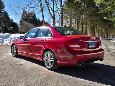 Used 2013 Mercedes-Benz C 300 4MATIC Sedan image 4