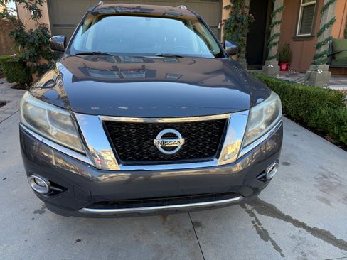 Used 2013 Nissan Pathfinder SL w/ Trailer Tow Pkg image 8