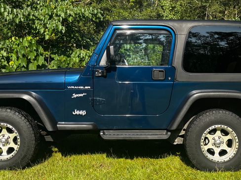 Used 2000 Jeep Wrangler Sport AWD/4WD image 2