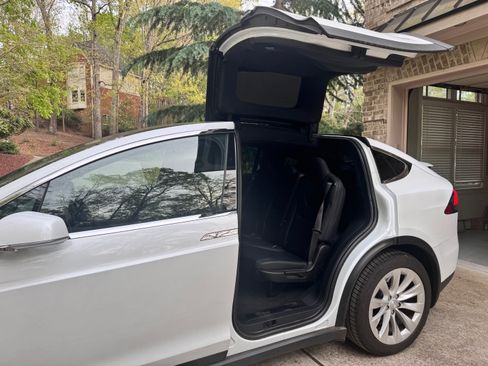 Used 2019 Tesla Model X Long Range image 6