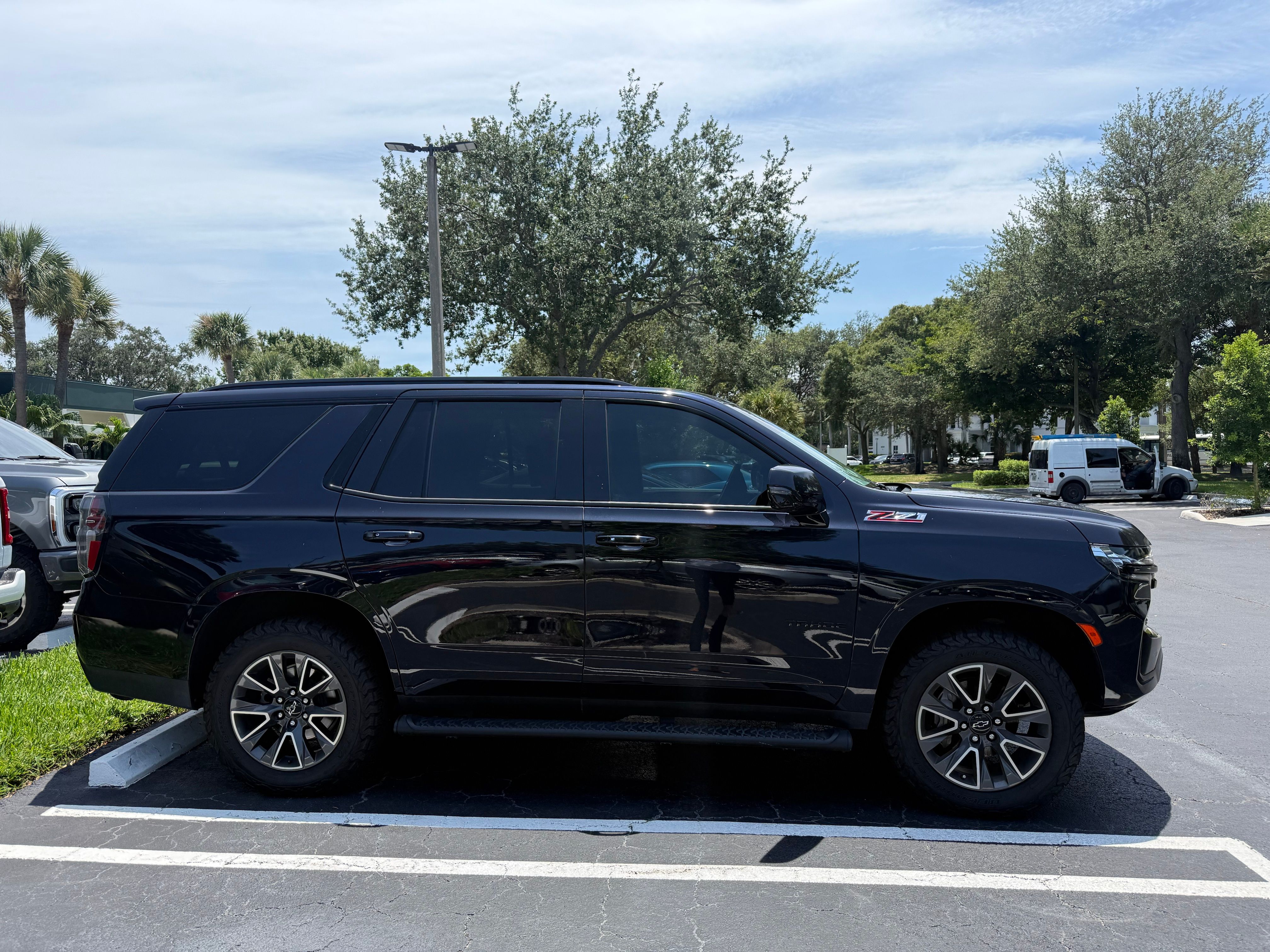 Used 2023 Chevrolet Tahoe Z71 w/ Luxury Package AWD/4WD image 1