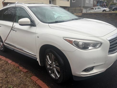Used 2014 INFINITI QX60 FWD w/ Deluxe Touring Package image 2