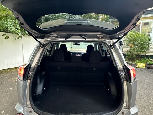 Used 2016 Toyota RAV4 LE AWD/4WD image 15