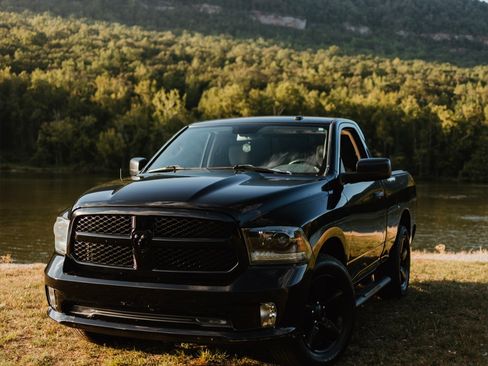 Used 2015 RAM 1500 Express w/ Black Ram 1500 Express Group image 4