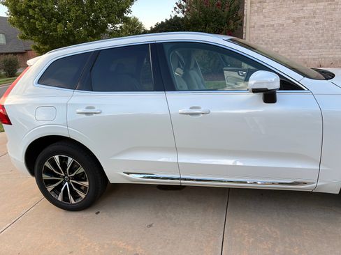 Used 2023 Volvo XC60 B5 Plus AWD/4WD image 4