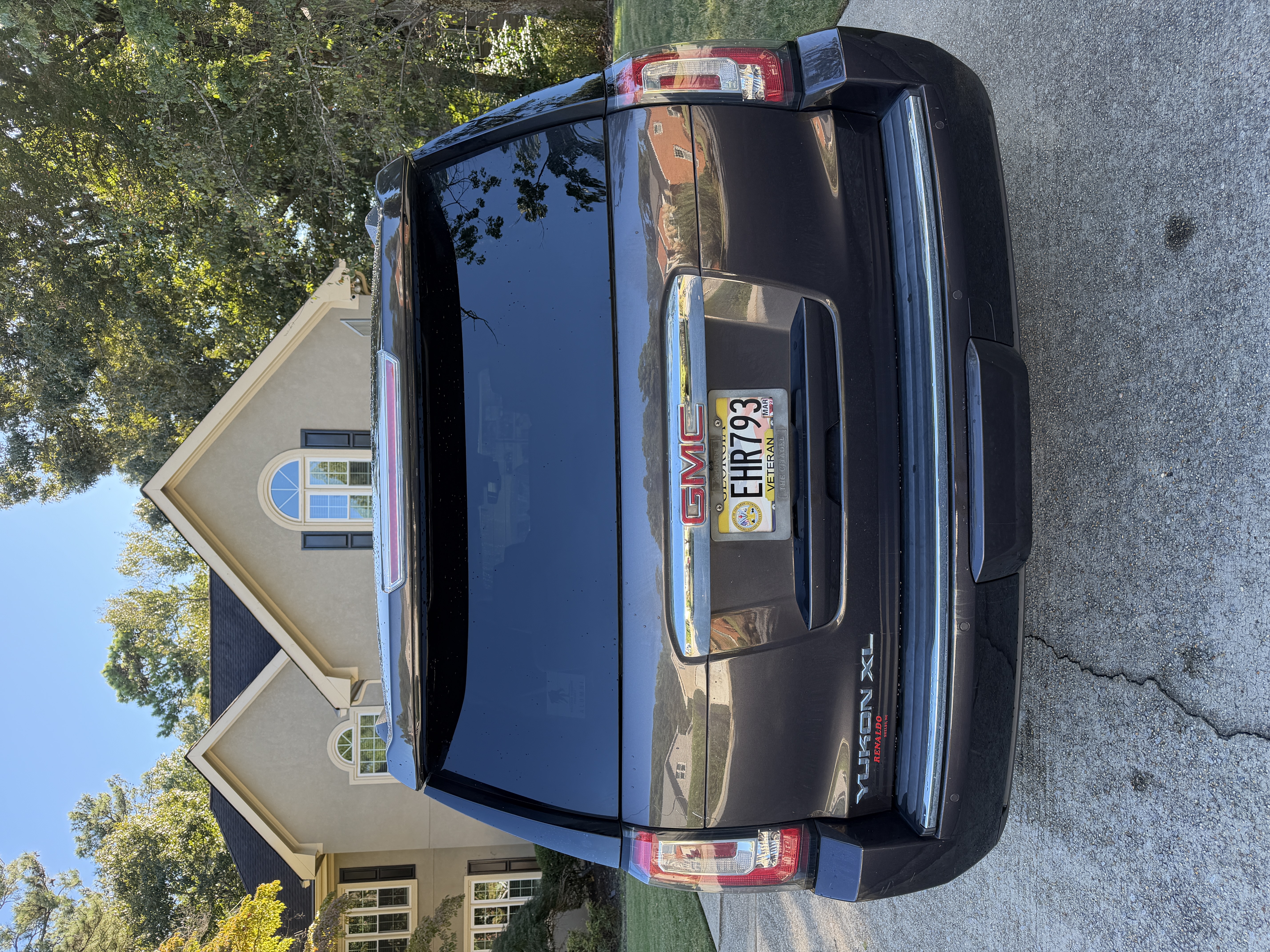 Used 2016 GMC Yukon XL Denali w/ Open Road Package AWD/4WD image 8