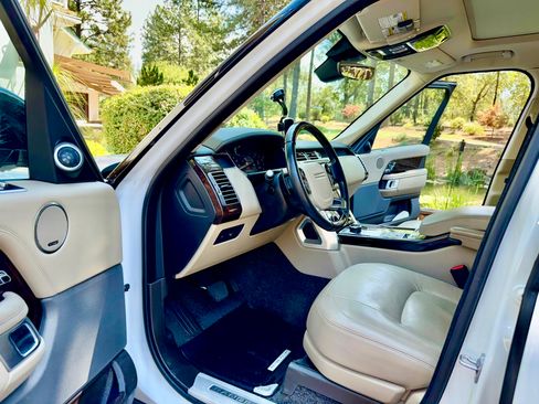 Used 2020 Land Rover Range Rover Long Wheelbase HSE image 6