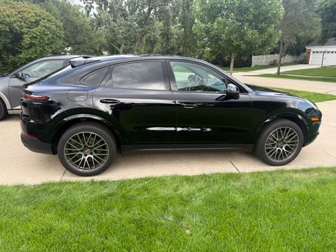 Used 2021 Porsche Cayenne S AWD/4WD image 2