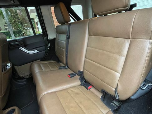 Used 2012 Jeep Wrangler Unlimited Sahara w/ Mopar Chrome Edition Group image 10