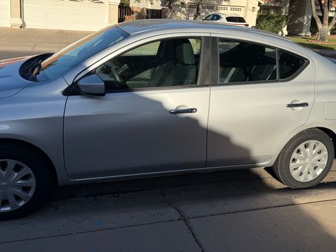 Used 2016 Nissan Versa SV FWD image 2