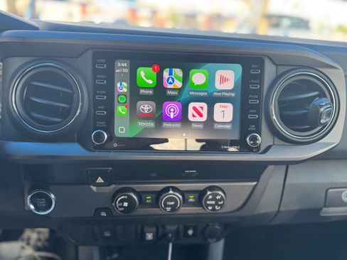 Used 2020 Toyota Tacoma TRD Off-Road image 12