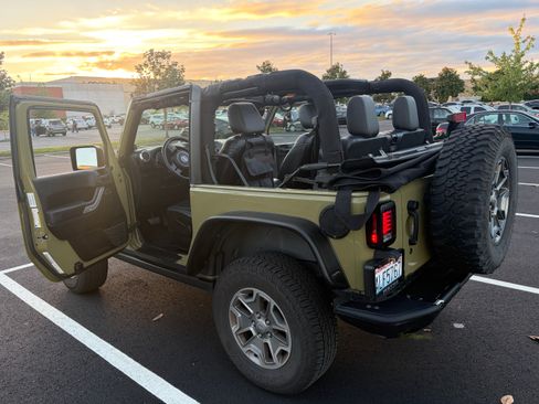 Used 2013 Jeep Wrangler Rubicon w/ PWR Convenience Group AWD/4WD image 15