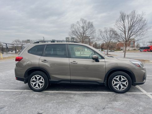 Used 2021 Subaru Forester Premium image 2