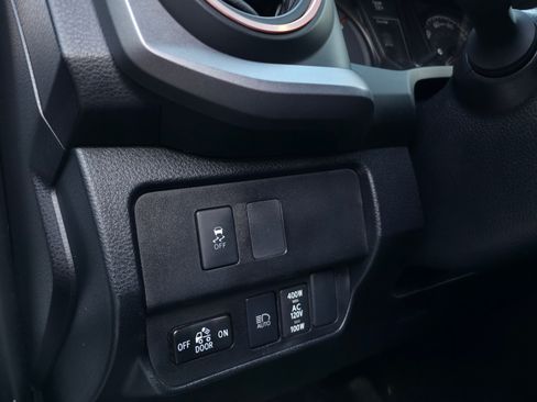 Used 2020 Toyota Tacoma TRD Off-Road image 13