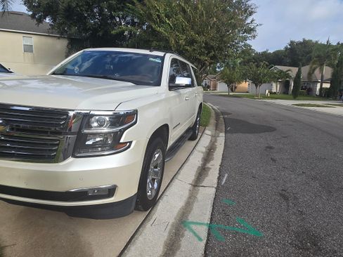 Used 2015 Chevrolet Suburban LTZ image 2