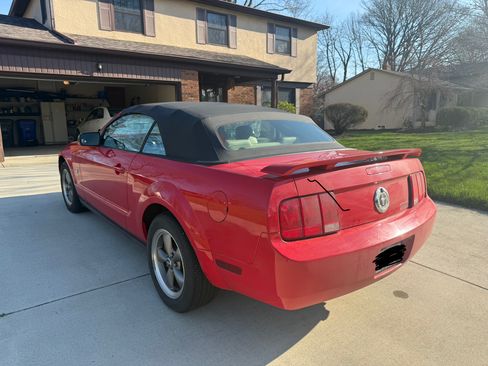 Used 2006 Ford Mustang Convertible image 4