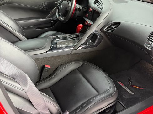 Used 2015 Chevrolet Corvette Z06 w/ 3LZ Preferred Equipment Group image 6