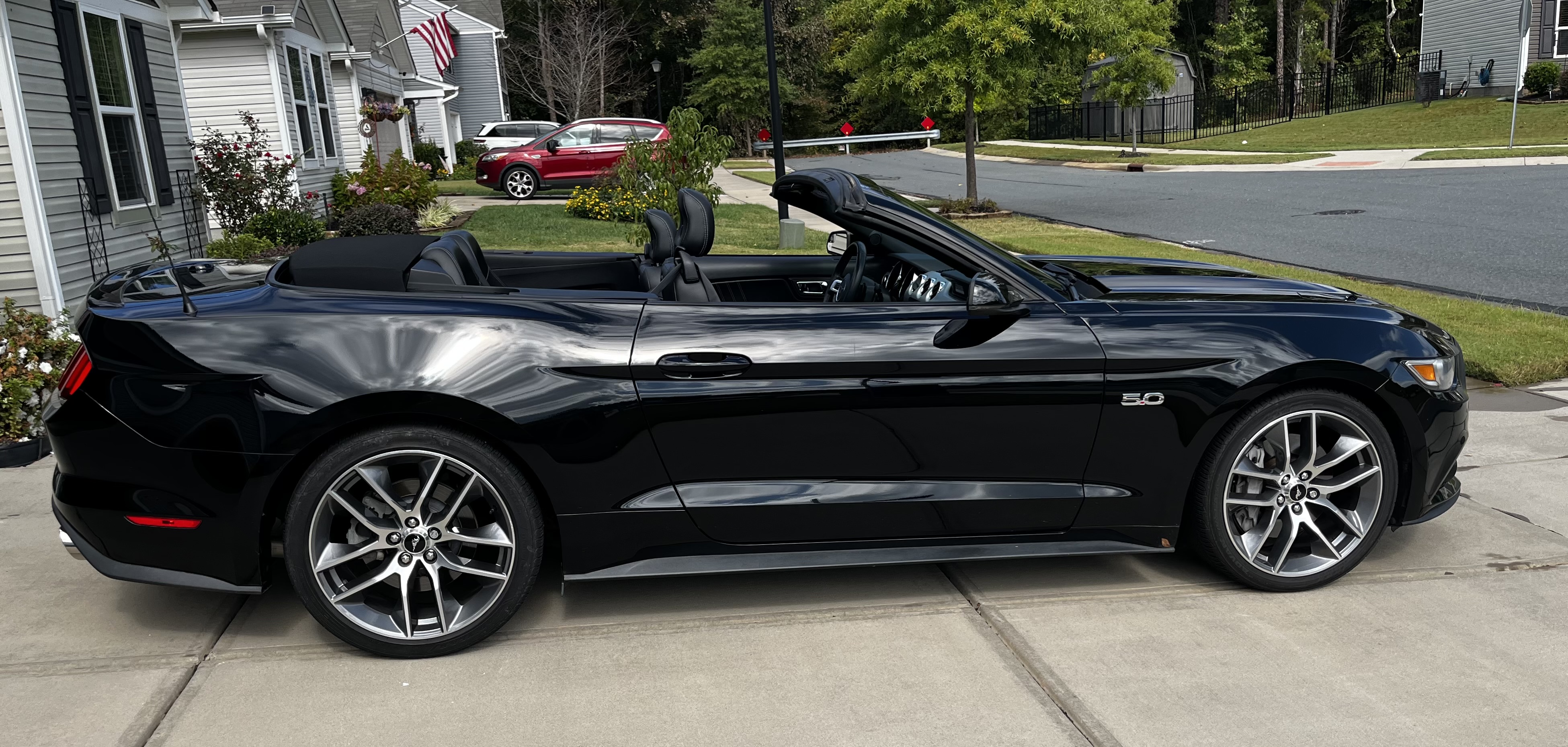Used 2017 Ford Mustang GT Premium RWD image 4