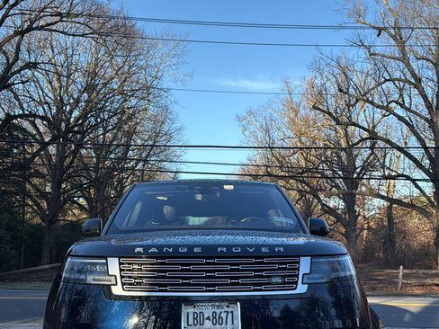 Used 2023 Land Rover Range Rover Long Wheelbase Autobiography image 10