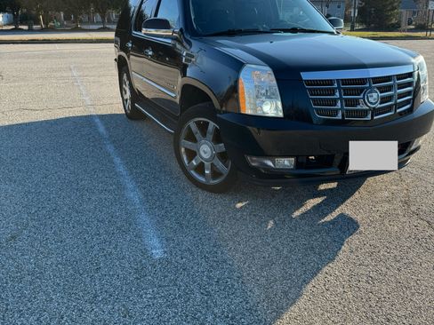 Used 2007 Cadillac Escalade AWD w/ Information Package image 4