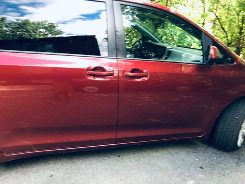 Used 2015 Toyota Sienna LE image 9