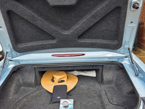 Used 2004 Ford Thunderbird image 12