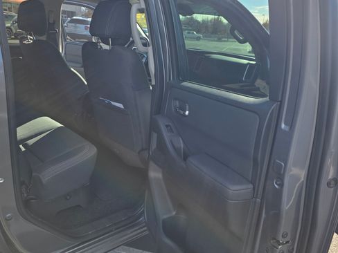 Used 2022 Nissan Frontier SV image 15