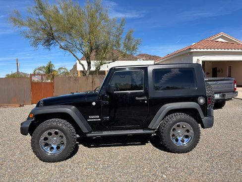 Used 2010 Jeep Wrangler Sport w/ Black Appearance Group image 10