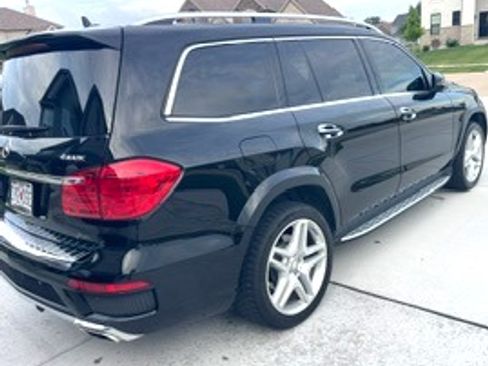 Used 2016 Mercedes-Benz GL 550 4MATIC image 5