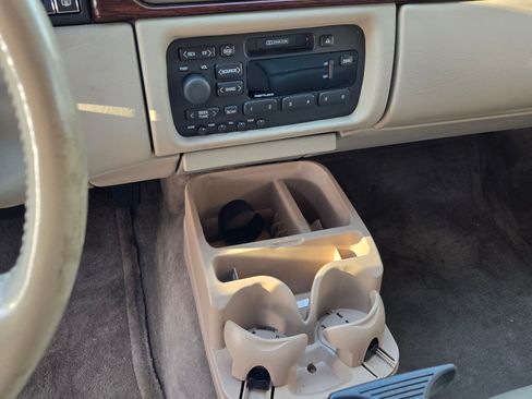 Used 1998 Cadillac De Ville Sedan image 2