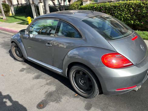 Used 2013 Volkswagen Beetle 2.5 image 1