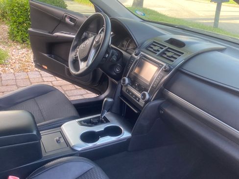 Used 2013 Toyota Camry SE w/ Leather Pkg FWD image 29