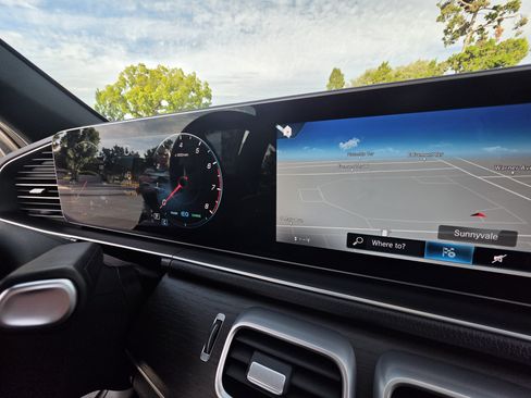 Used 2021 Mercedes-Benz GLS 450 4MATIC image 19