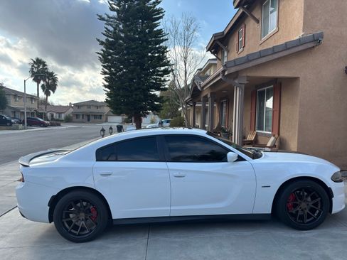 Used 2016 Dodge Charger R/T image 2