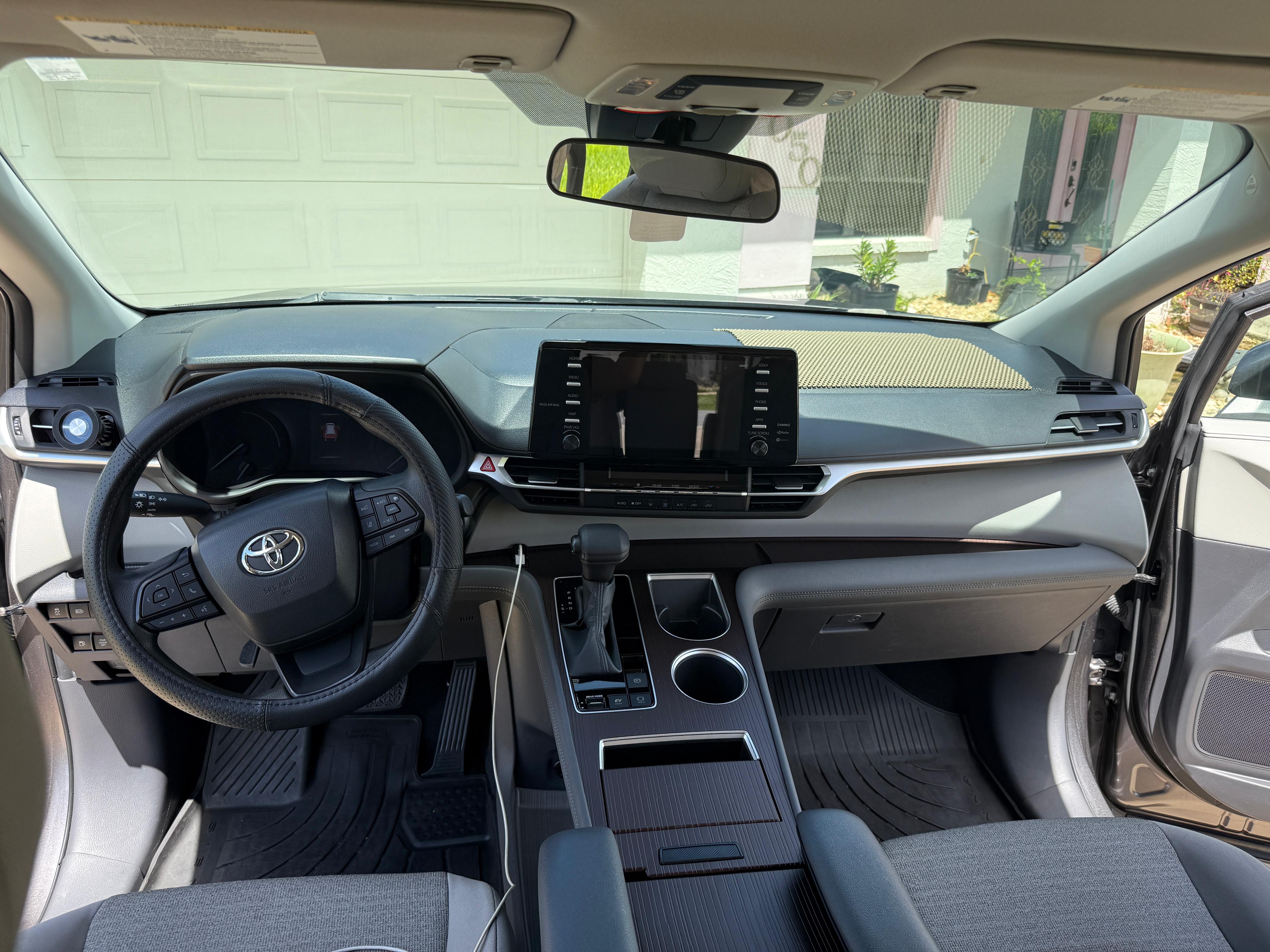 Used 2022 Toyota Sienna LE FWD image 11