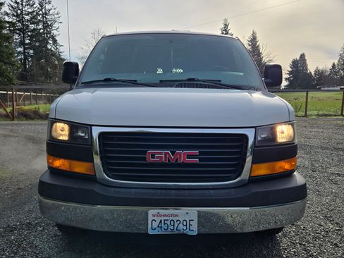 Used 2014 GMC Savana 2500 Van 3D image 8