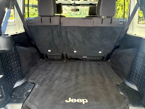 Used 2016 Jeep Wrangler Unlimited Sahara w/ Dual Top Group AWD/4WD image 21
