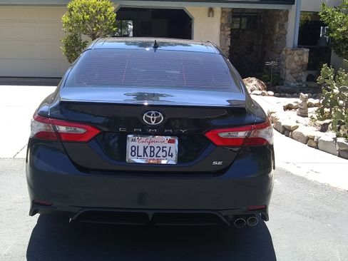 Used 2019 Toyota Camry SE image 4