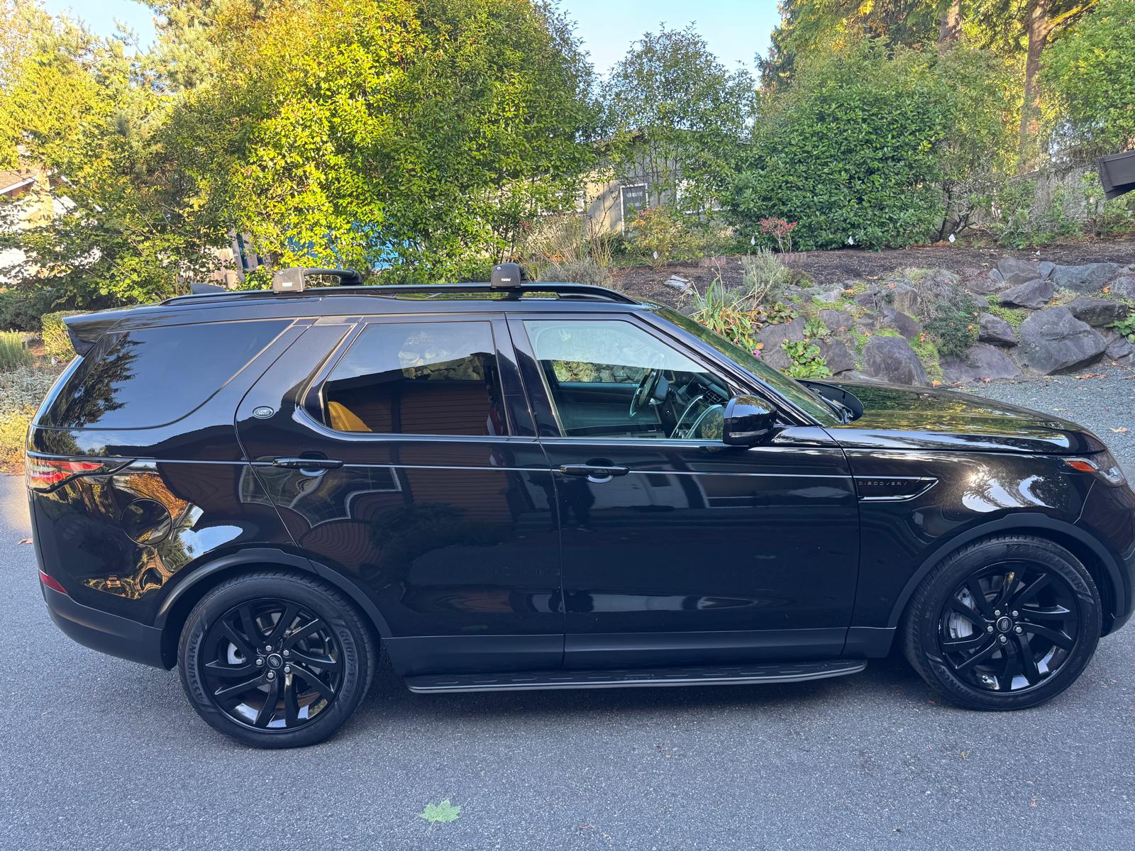 Used 2018 Land Rover Discovery HSE AWD/4WD image 1