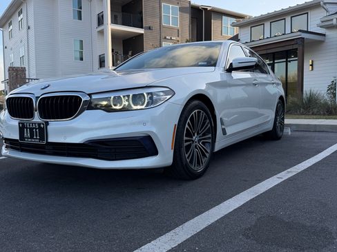 Used 2019 BMW 530i w/ Convenience Package image 2