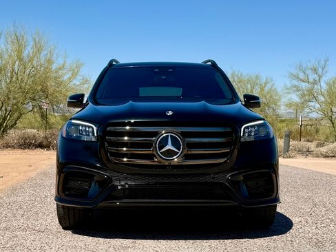 Used 2024 Mercedes-Benz GLS 580 4MATIC image 9
